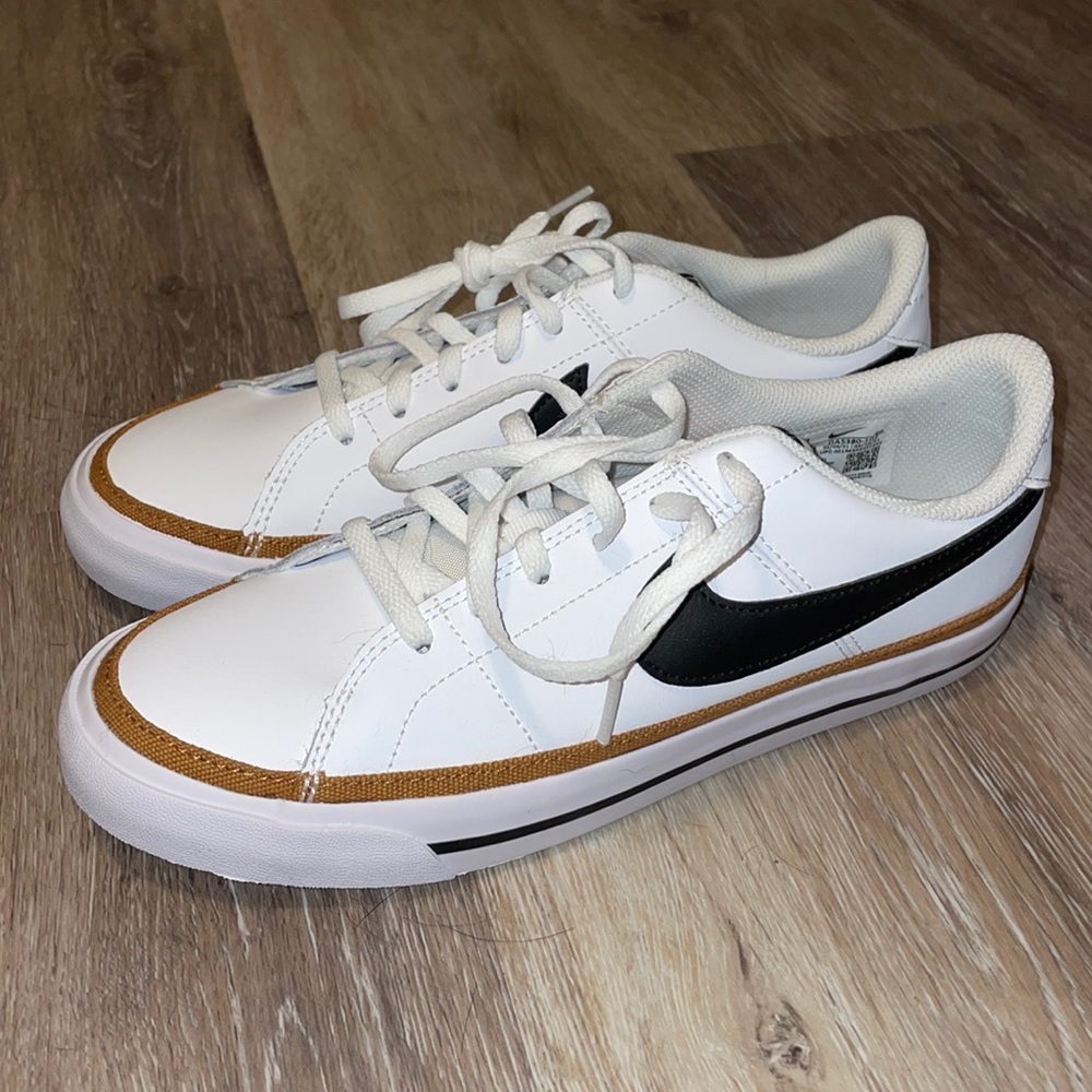 Nike court legacy